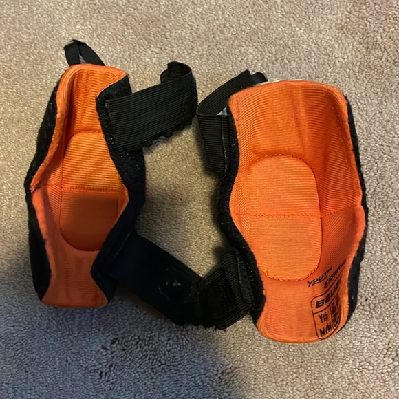 🏒Youth medium Bauer hockey elbow pads🏒 - Picture 3 of 4